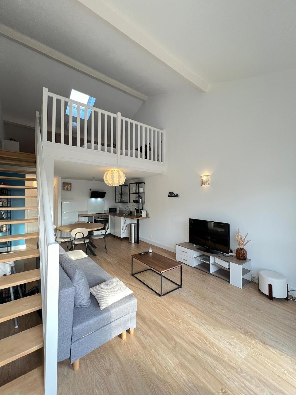 Duplex Apartment *